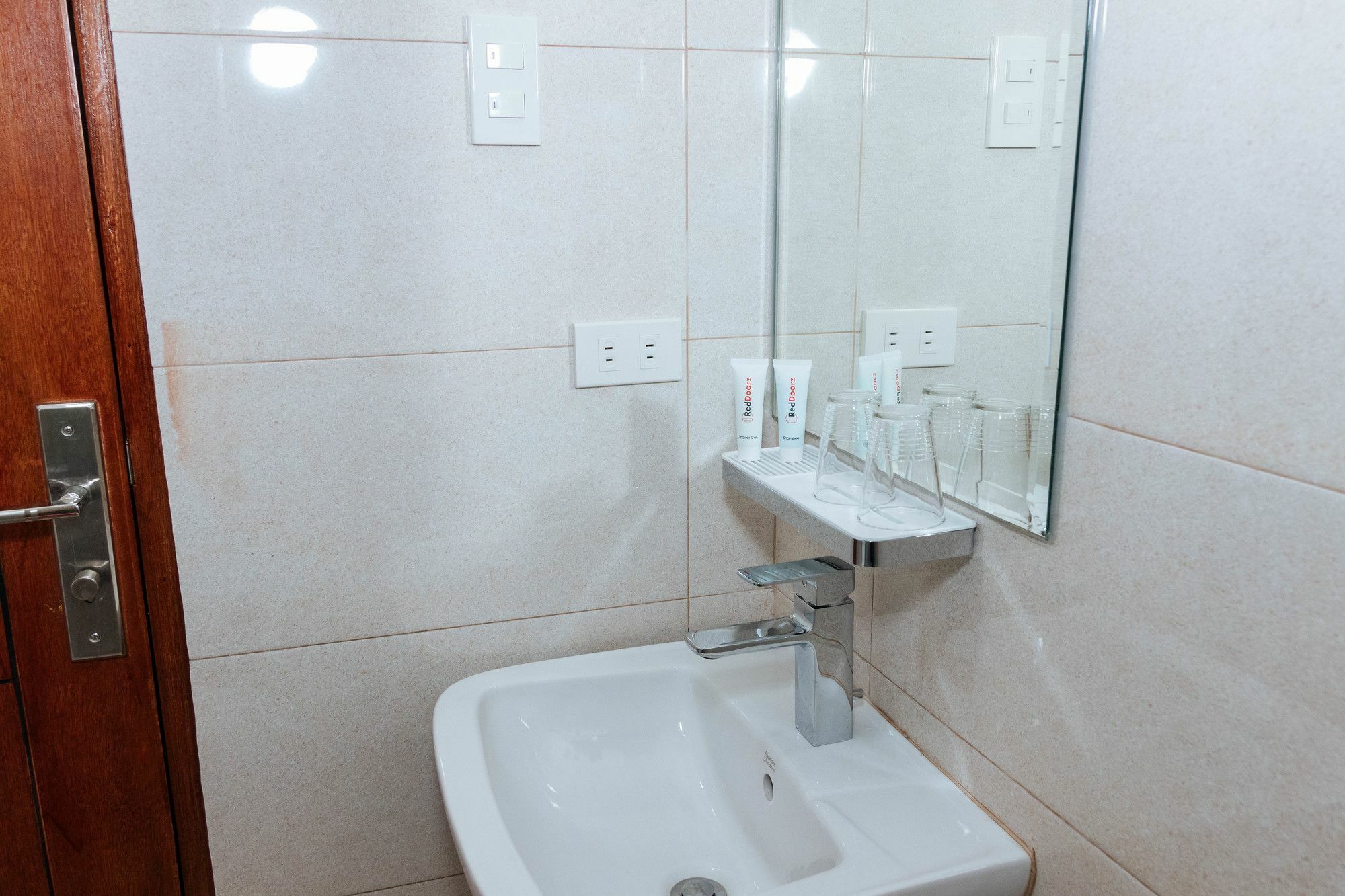 Reddoorz Premium @ Sampaloc Makati Ξενοδοχείο Μακάτι Εξωτερικό φωτογραφία
